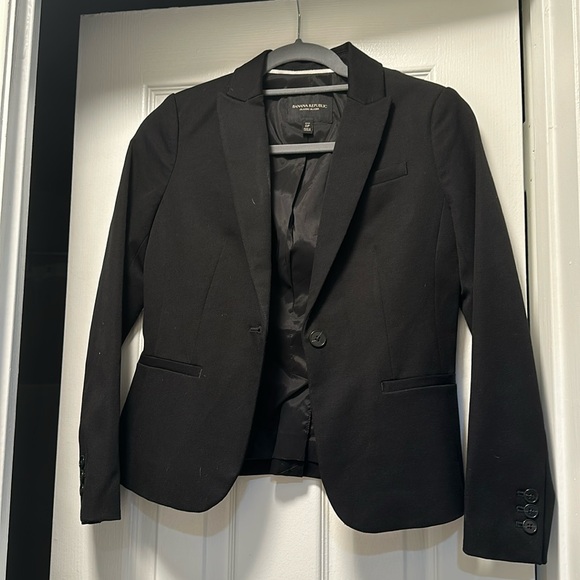 Banana Republic Jackets & Blazers - Banana Republic Classic Blazer